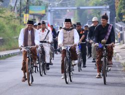 Ketua DPRD Wirman Putra Berpartisipasi dalam Parade Onthel Payakumbuh 2025