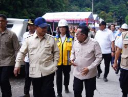 Bupati Eka Putra Dampingi Presiden Prabowo Tinjau Kawasan Lembah Anai yang Terdampak Bencana Banjir Bandang