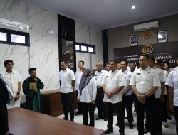 Kakantah Lucy Novianti Lakukan Pengambilan Sumpah Tim Ajudikasi dan Satgas PTSL