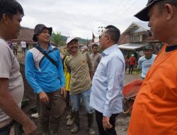 Bupati Eka Putra Berikan Bantuan serta Hadir Langsung dan Apresiasi Gotong Royong Pembangunan Halaman Masjid Nurul Falah