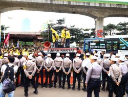 Kadiv Humas Pantau Unjuk Rasa Mahasiswa di Depan Mabes Polri