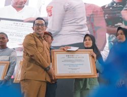 Kepala BNPB Serahkan Bantuan Dana Stimulan Rumah Rusak Kepada 126 KK di Tanah Datar