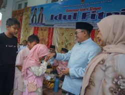 Hujan Tak Surutkan Antusias, Ribuan Umat Muslim Laksanakan Shalat Idulfitri di Lapangan Cindua Mato