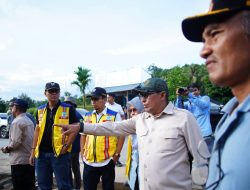 Pasca Luapan Batang Tompo, Bupati Eka Putra dan BPJN Sumbar Tinjau Jembatan Rusak di Taluak