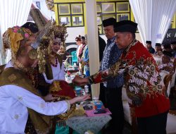 Wirman Putra Dukung Pelestarian Adat Lewat Tradisi Manjopuk Sumando di Limbukan