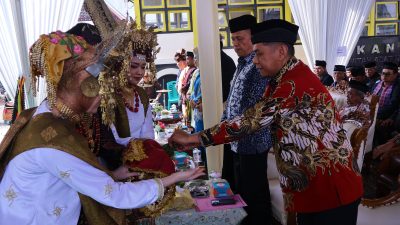 Wirman Putra Dukung Pelestarian Adat Lewat Tradisi Manjopuk Sumando di Limbukan