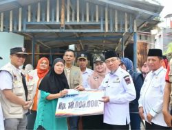 Gerak Cepat Pemko Padang, Korban Kebakaran Terima Bantuan Sosial