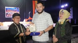 Dari Padang Ke Empat Negara, Fadly Amran Lepas Delegasi Safari Puisi Satupena Sumbar