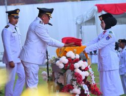 Upacara Penurunan Sang Merah Putih di Payakumbuh, Wawako Elzadaswarman Ajak Rawat Persatuan