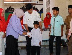 Jumat Berkah Warga Koto Panjang Dalam, 55 Anak Yatim Diajak Makan Bersama